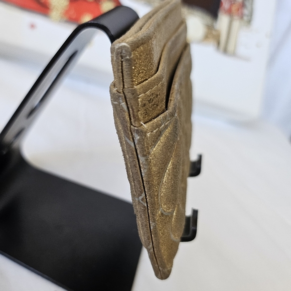 RARE EUC Chanel Suede Camelia Embossed Card Holder - Picture 6 of 13